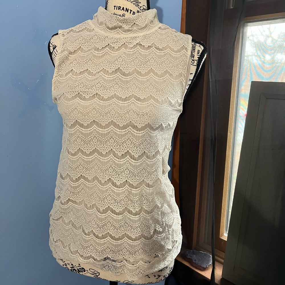 Banana Republic Lace Stretch Mock Neck Sleeveless Blouse